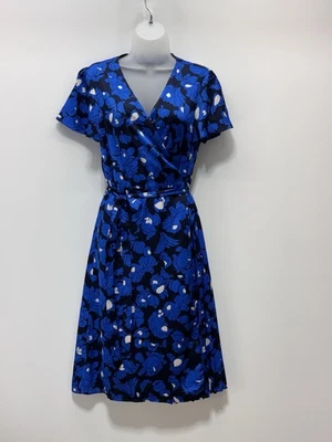 Vestido para mujer Banana Republic envolvente azul blanco floral manga corta talla mediana Foto 1 de 4