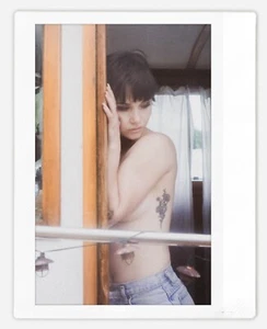 Stampa fotografica ampia Art Pinup Model Cheyanne Instax, alta qualità firmata dall'artista - Foto 1 di 1