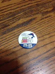 1776-1976 Snoopy,Spilla Buon Compleanno America,NOS - Foto 1 di 3