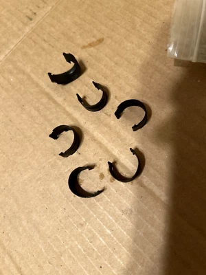 Clips de asiento Jaguar XKEV12. $10 cada uno puede caber asientos XKE anteriores Foto 1 de 4