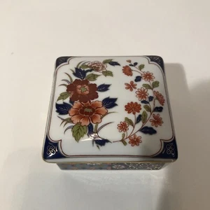 Vintage Imari Japanese Square Porcelain Trinket Box with Floral Asian Motif  - Picture 1 of 9