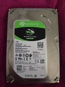 Seagate  ST1000DM010 Barracuda Computer 1TB 3.5" SATA III (6.0Gb/s) Desktop Hard - Picture 1 of 2