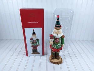 Hallmark Keepsake Noble Cascanueces 2021 Decoración de mesa de Navidad 13,75" NUEVO - Imagen 1 de 7