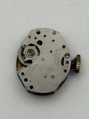 Orologio Manuale Timex Saga Movimento Vintage Svizzero Parti Riparazione 15mm - Immagine 1 di 4