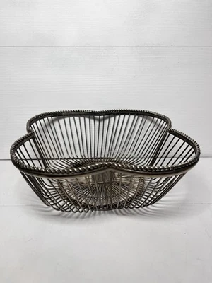 Cesta de frutas vintage en forma de trébol de alambre tono plata Foto 1 de 4