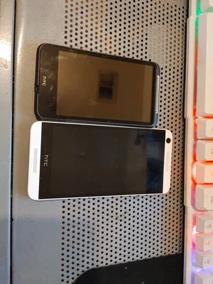 Teléfonos HTC Desire 16 GB 5,0" Blanco más 1 otro teléfono HTC 2x teléfonos HTC para piezas Foto 1 de 4