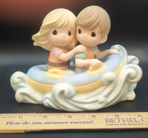 Precious Moments LEBEN IST EIN ABENTEUER MIT DIR - Paar auf Floß - 12201 - Bild 1 von 13