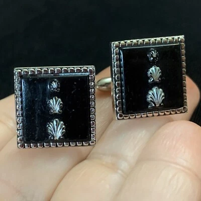 "Gemelos de vidrio negro Swank Etruscan Revival tono plateado firmados 3/4"" cuadrados de colección" Foto 1 de 4