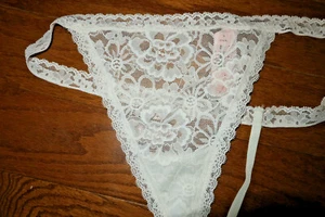 XL ❤️VICTORIA'S SECRET ❤️muy sexy ❤️BRAGUITAS ENCAJE G TANGA BLANCO ROTO NOVIA NUEVAS CON ETIQUETAS - Imagen 1 de 3