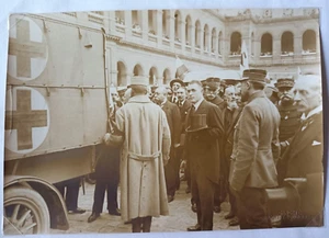 PHOTO MILITARIA - Visite de Monsieur Poincaré aux Ambulances anglaises - Bild 1 von 1