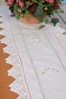 Handarbeit Tischwäsche Landhausstil Häkelserie - Bild 1 von 4