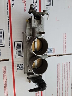 Cuerpo del acelerador de inyección de combustible usado se adapta a: Cadillac Catera 1998 carrocería del acelerador Foto 1 de 4