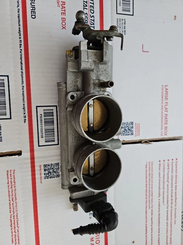 Cuerpo del acelerador de inyección de combustible usado se adapta a: Cadillac Catera 1998 carrocería del acelerador Foto 1 de 4