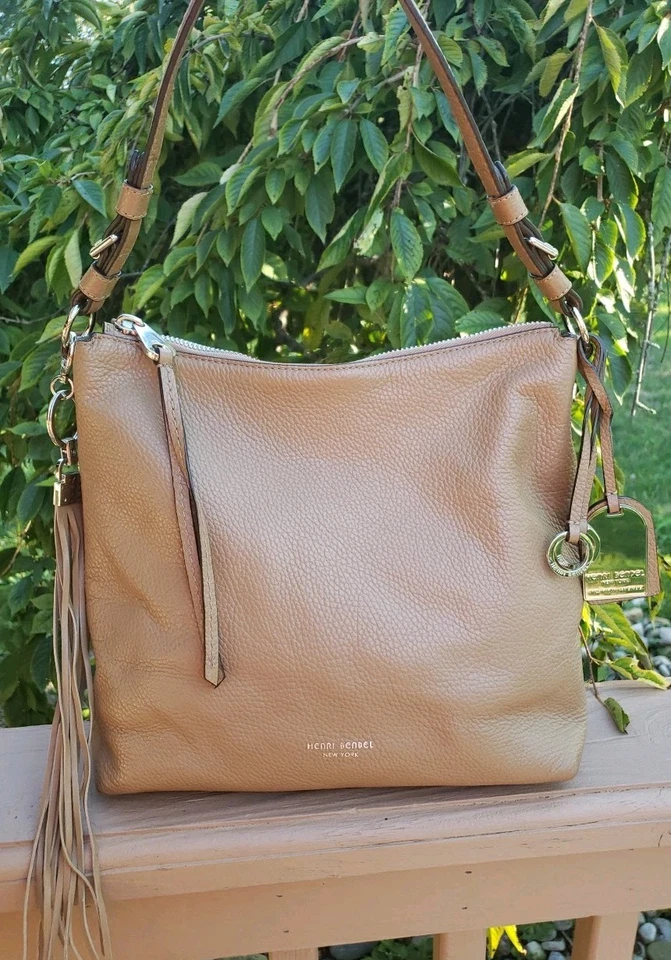 Bolso de mano Hobo de cuero granulado marrón Henri Bendel y cartera con flecos encanto nutria LEER Foto 1 de 4