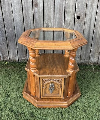 Mesa auxiliar vintage de madera de nogal mediados de siglo octágona cebada giratoria con puerta de colección Foto 1 de 4