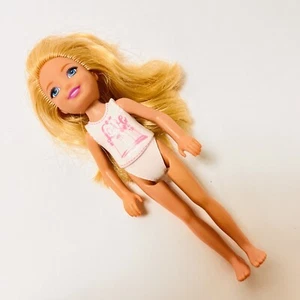 ⭐️ Barbie Chelsea Puppe 5 Zoll blond Print Love Top Badeanzug ERSATZ Kelly - Bild 1 von 4