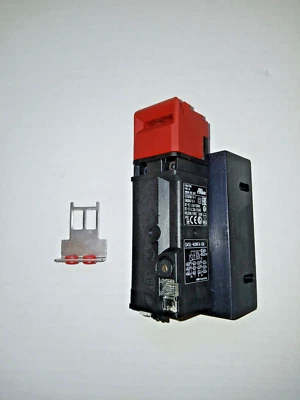 Interruptor de puerta de seguridad electromagnético Omron D4SL-N3NFA-DN 24VDC 10mA Foto 1 de 4