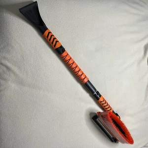 43 Inch Extendable Snow Brush and Ice Scraper for Car Windshield 3 in 1 Sturdy - Picture 1 of 4