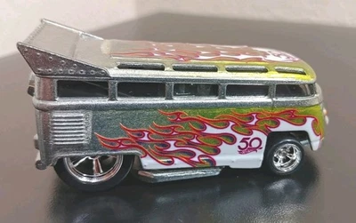 Autobús de arrastre Volkswagen T1 2018 Hot Wheels Premium 50 aniversario favoritos 6/10 Foto 1 de 4
