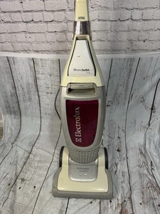 Electrolux Versatilidad Aspiradora Versatilidad Sin Bolsa Modelo EL8500 TAL CUAL Rosa - Imagen 1 de 14