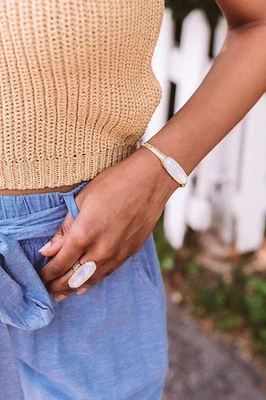 KENDRA SCOTT LAYLA BRACELETE DE OURO EM ILUSÃO DE OPALITA - Imagem 1 de 3