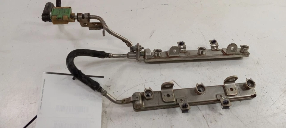 Barra de montaje de inyector de inyección de riel de combustible Honda Accord 2013 2014 2015 2016 2017 Foto 1 de 4