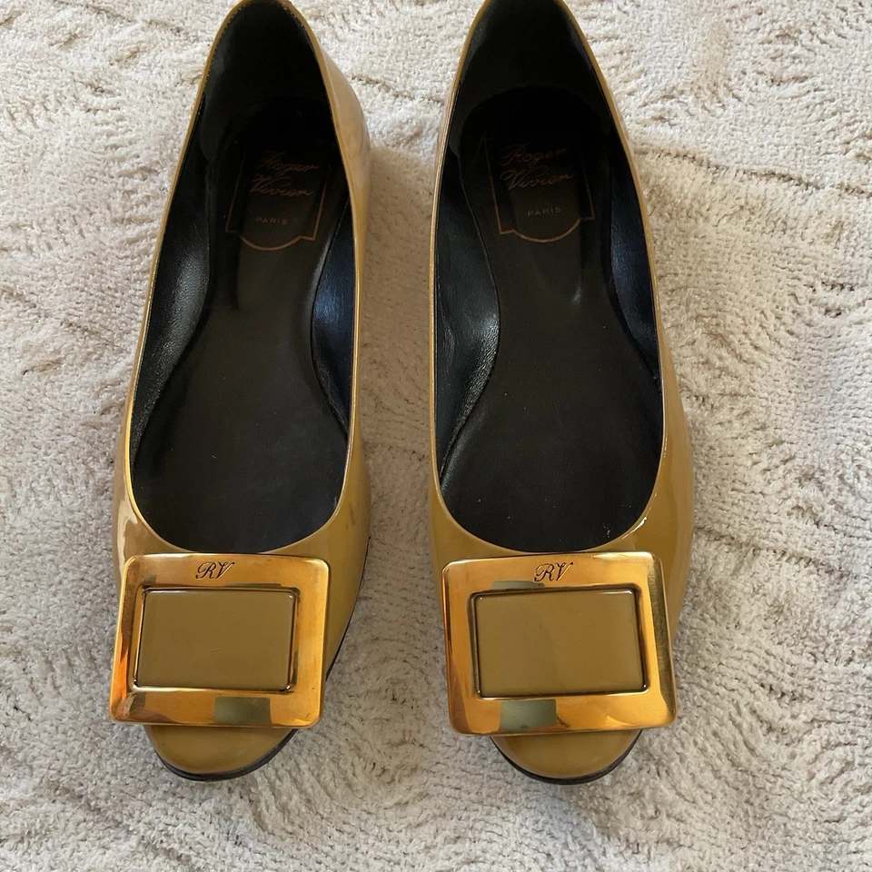 Zapatos de salón Roger Vivier Belle Vivier de cuero amarillo con hebillas doradas 45 mm talla 37 Foto 1 de 4