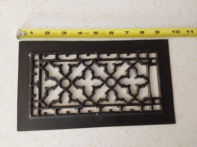 Antiga tampa de grelha de ventilação de ferro fundido 9,5 x 5,5 - Imagem 1 de 3