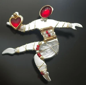 LIZTECH GIOIELLI ARTIGIANALI IL REGALO DONNA CON CUORE SPILLA SPILLA SPILLA 2007 RARA - Foto 1 di 5