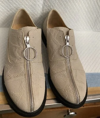 MM6 Maison Margiela / Oxford con cremallera frontal en relieve en cuero beige para mujer talla 38 8” Foto 1 de 4