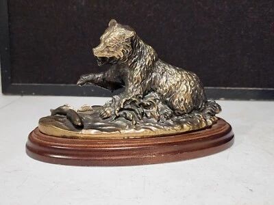 Escultura de Metal Terrell O'Brien Gallery Originals Oso Pardo Pesca Salmón Foto 1 de 4