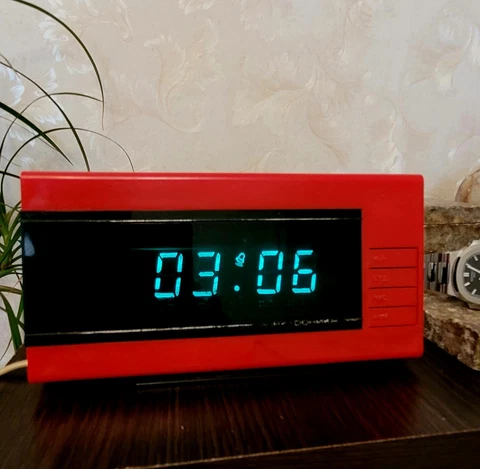 Vintage 1980s  Soviet digital alarm clock Elektronika 6.15I Cover