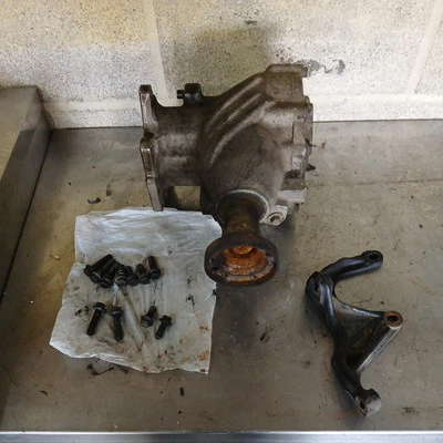 VOLVO XC70 XC90 D5 2.4 2005-2007 CAJA DE TRANSFERENCIA DE ENGRANAJES ÁNGULO DELANTERO 30700016 soporte Foto 1 de 4