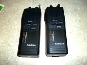 Lot of 2 Radio Shack TRC-235 Walkie Talkie CB Citizens Band Transceiver 3 Ch. - Picture 1 of 2