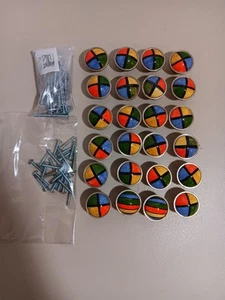 Set 24 pomelli geometrici multicolore porcellana-metallo per cassetti estraibili - Foto 1 di 7