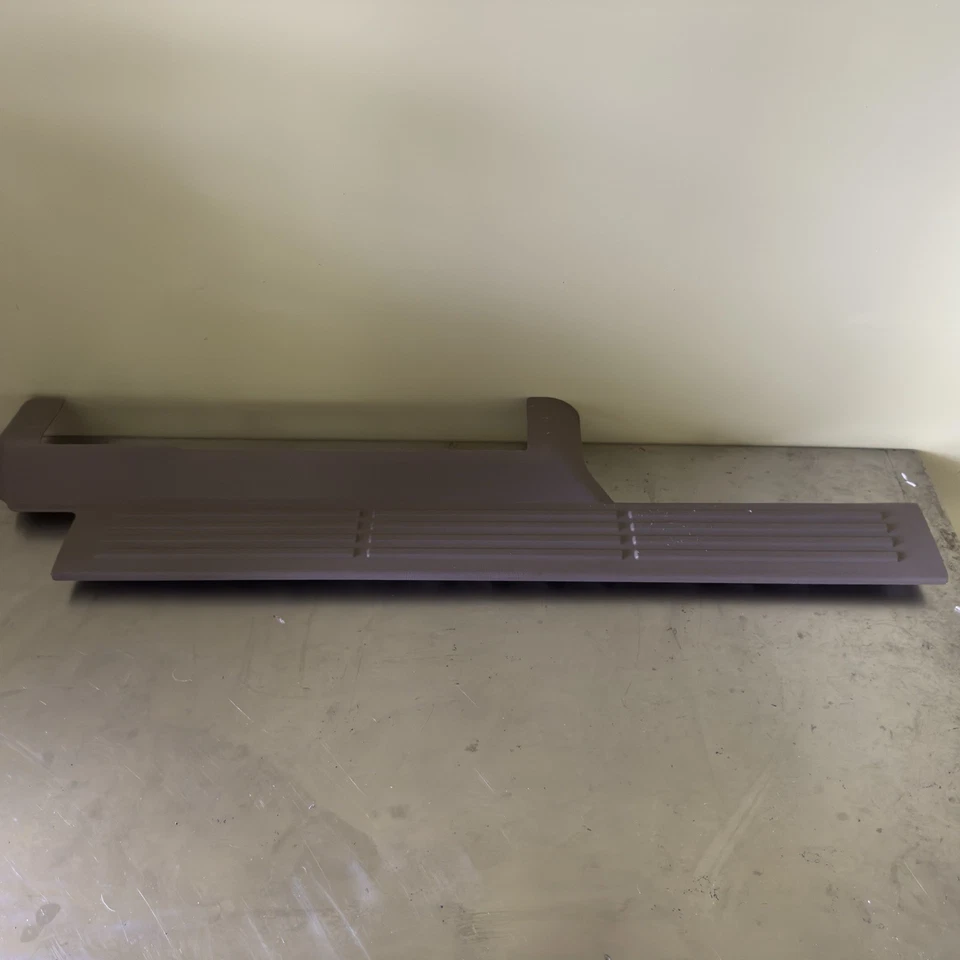 Chevy Tahoe GMC Yukon 1999-2006 placa de umbral de puerta borde de paso lado del pasajero bronceado Foto 1 de 4