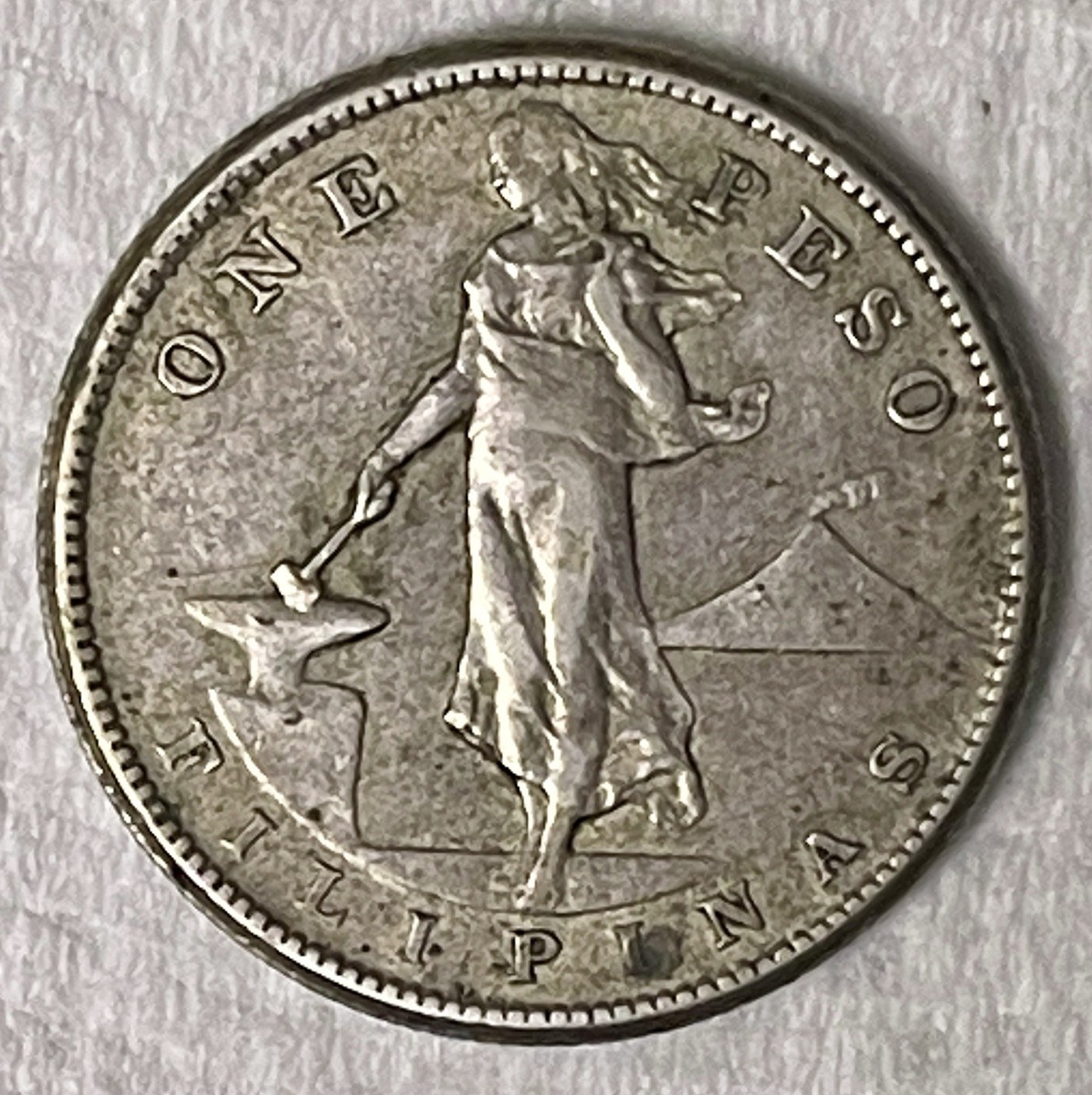 1907 アメリカ統治下フィリピン 1ペソ 銀貨 火山 女神 アンティークコイン 正規品直輸入】 1907 アメリカ統治下フィリピン 1ペソ 銀貨 火山