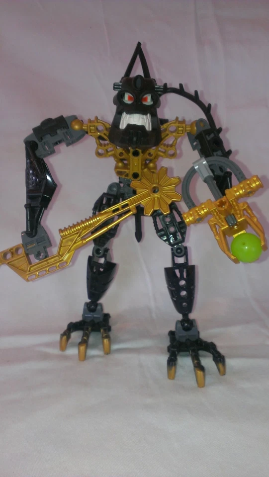 Bionicle 2005 Piraka REIDAK #8400  Complete w/instructions (no canister) - Image 1 of 1
