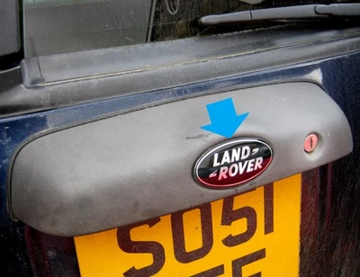 Distintivo porta posteriore originale NERO+ARGENTO per Land Rover Freelander 1 logo ovale  - Immagine 1 di 4