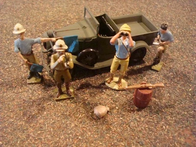TROFEO WW 1 2 EQUIPO DE LEVANTAMIENTO DEL EJÉRCITO 4 HOMBRES TRIPULACIÓN CON CAMIÓN COCHE, FIGURAS PINTADAS 1:32 54 MM Foto 1 de 3