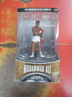 MUHAMMAD ALI UPPER DECK PRO SHOTS 1965 WORLD HEAVYWEIGHT CHAMPION FIGURE & CARD  - Image 1 of 4