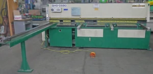 Adira 10' x 10 Gauge Hydraulic Squaring Shear, GHO-0330 - Picture 1 of 10