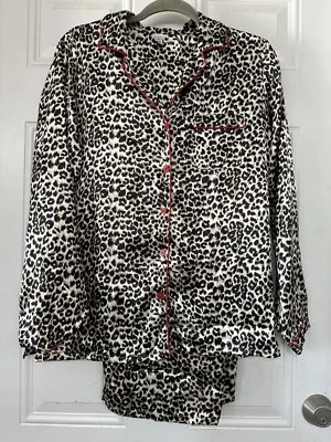 Pijama Rosa K Top Talla Med, Pantalones Talla L Estampado Animal Parte Superior e Inferior Dorado Y Negro Foto 1 de 4