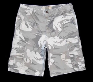 WRANGLER - Men's Authentics Relaxed Fit Camouflage Cargo Shorts 34"W Khaki Grey - Picture 1 of 3