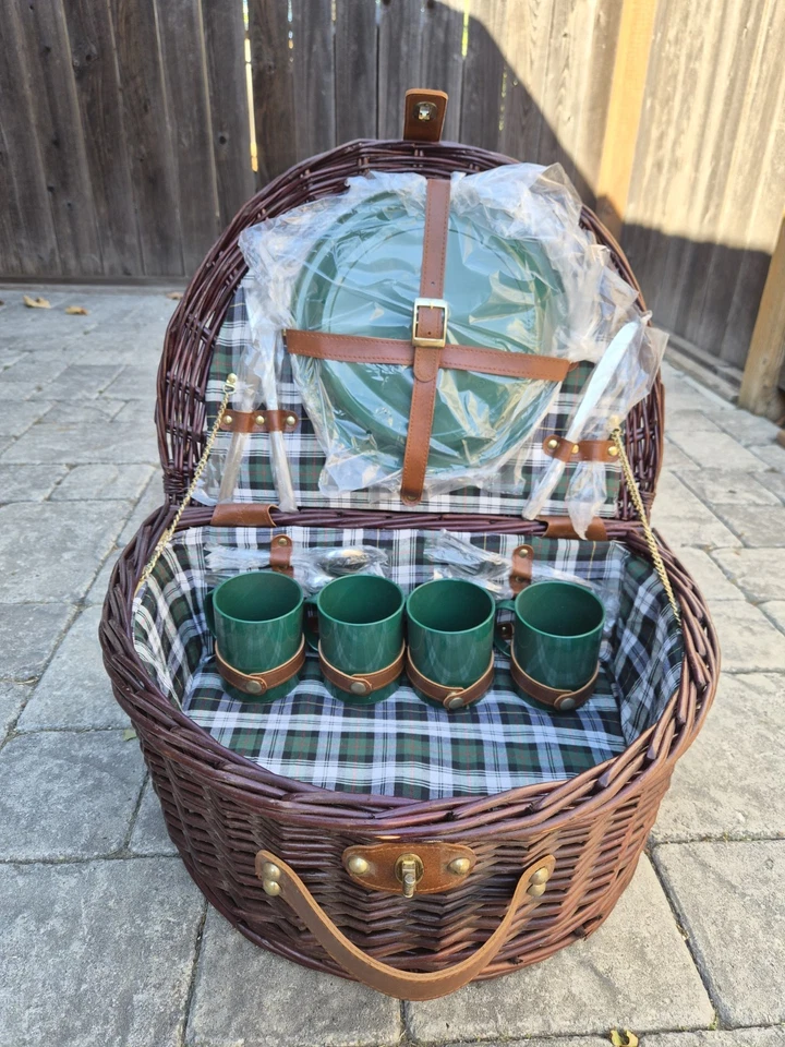 Conjunto completo de cesta de piquenique de vime com cobertor, pratos, xícaras, tênceis - Imagem 1 de 4