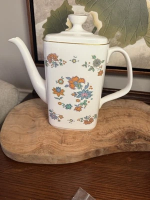 Royal Doulton Madrigal H5014 Coffee Pot With Lid - Image 1 of 4