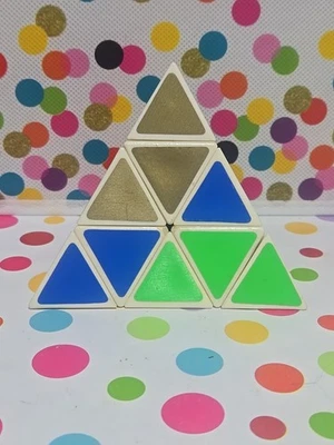 Rompecabezas de triángulo pirámide Tomy Pyraminx 1981 vintage giro  Foto 1 de 4