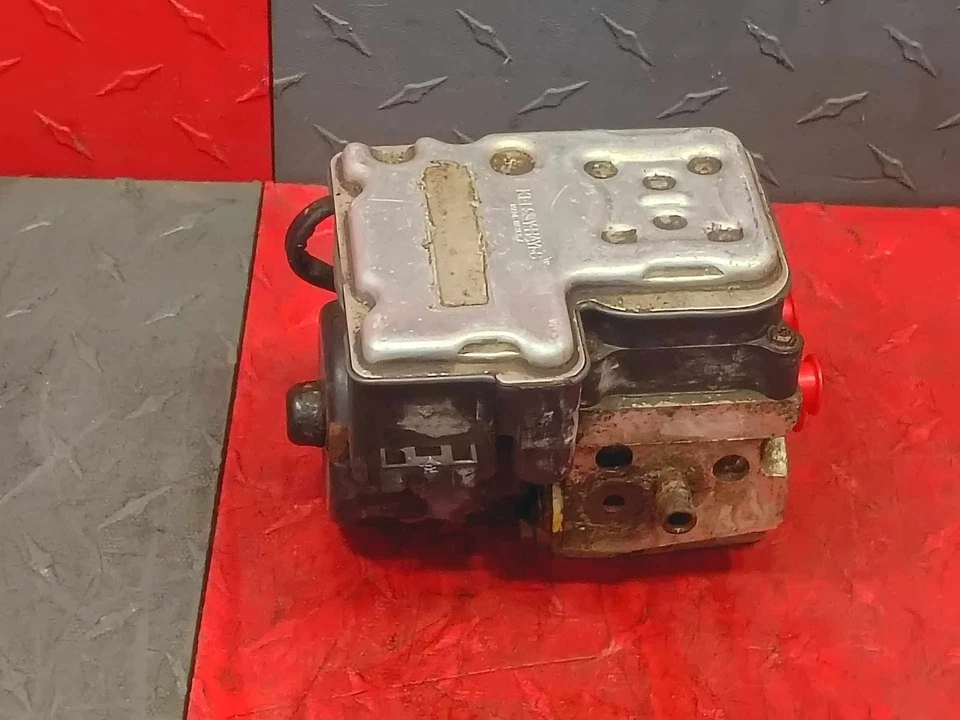 Módulo de bomba de freno antibloqueo ABS Chevrolet Silverado 1500 2003-04 OEM #13354728 Foto 1 de 4