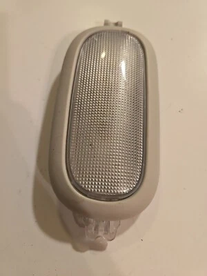 Dodge Caliber 2009-2012 techo trasero interior domo luz lámpara lectura BC77TRMAA B21 Foto 1 de 3