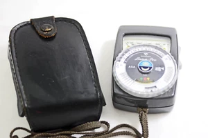 GOSSEN LUNA PRO PHOTOGRAPHERS CAMERA LIGHT METER WITH CASE AND STRAP - Picture 1 of 5